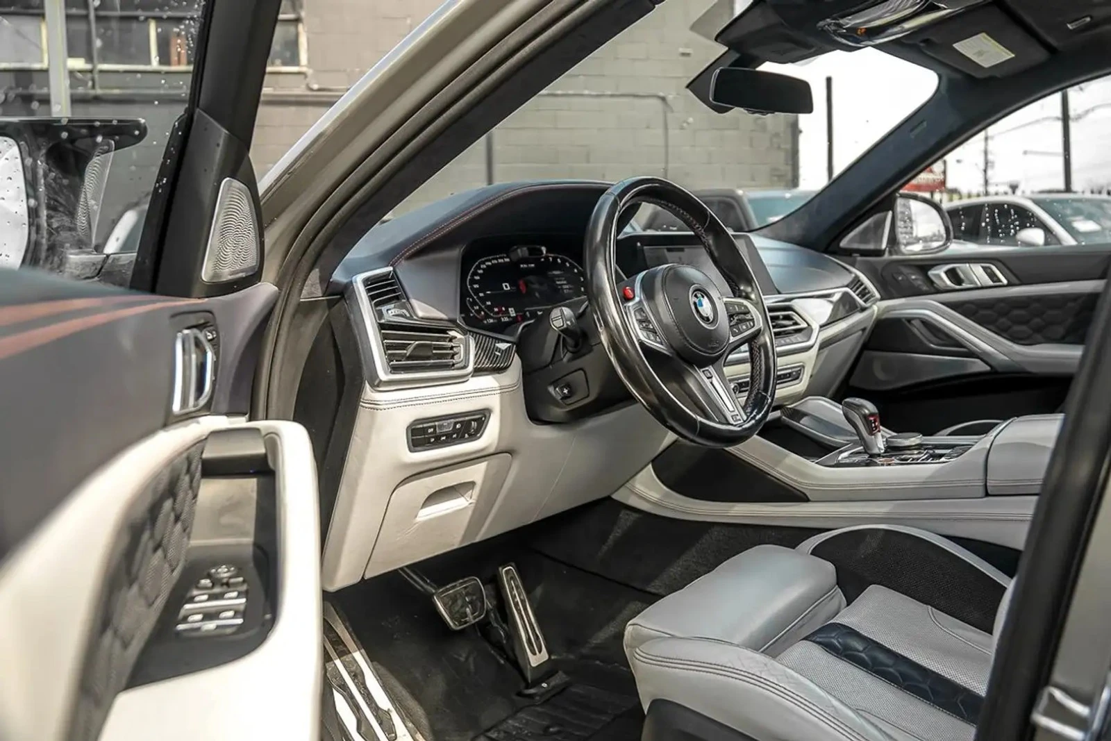 BMW X6 M COMPETITION* FIRST EDITION* LASER* DIS* МАСАЖ* H, снимка 9 - Автомобили и джипове - 56317313