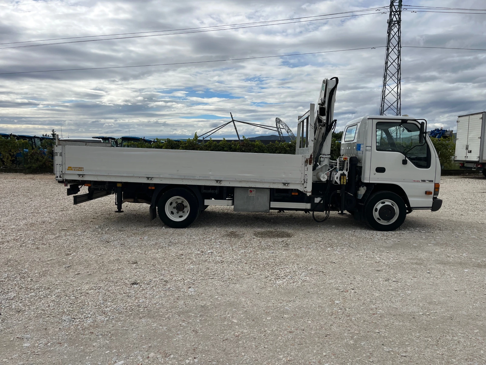 Isuzu Nqr БОРДОВИ С КРАН - изображение 4