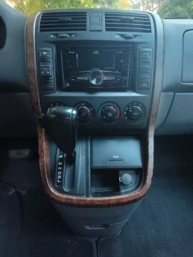 Kia Carnival 2, 5 V6 газ 5+ 1 - 2900 лв. - 19613808 6