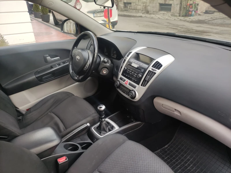 Kia Ceed, снимка 5 - Автомобили и джипове - 48290937