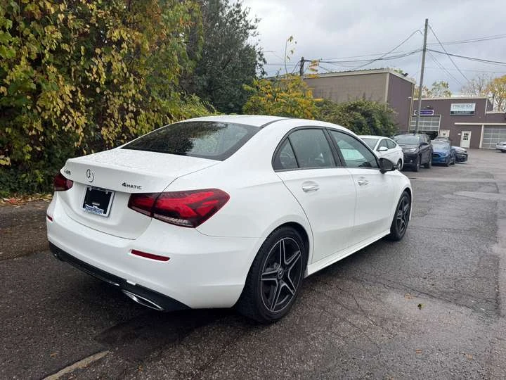 Mercedes-Benz A 220 4MATIC Sedan, снимка 4 - Автомобили и джипове - 53558980