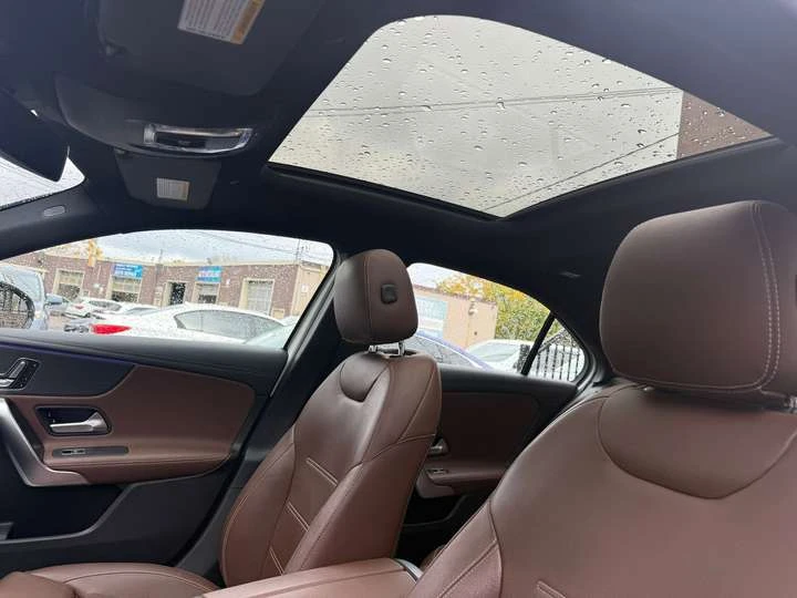 Mercedes-Benz A 220 4MATIC Sedan, снимка 11 - Автомобили и джипове - 53558980