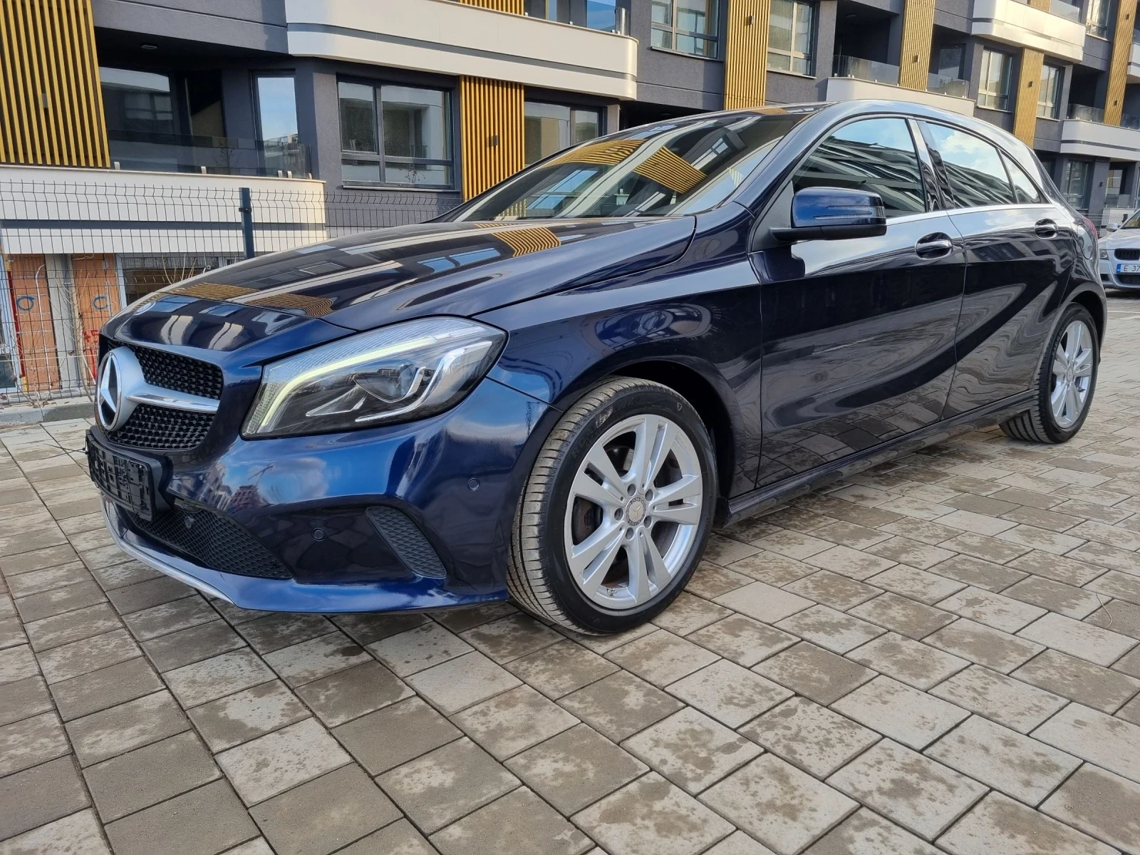 Mercedes-Benz A 180 AMG LINE - изображение 5