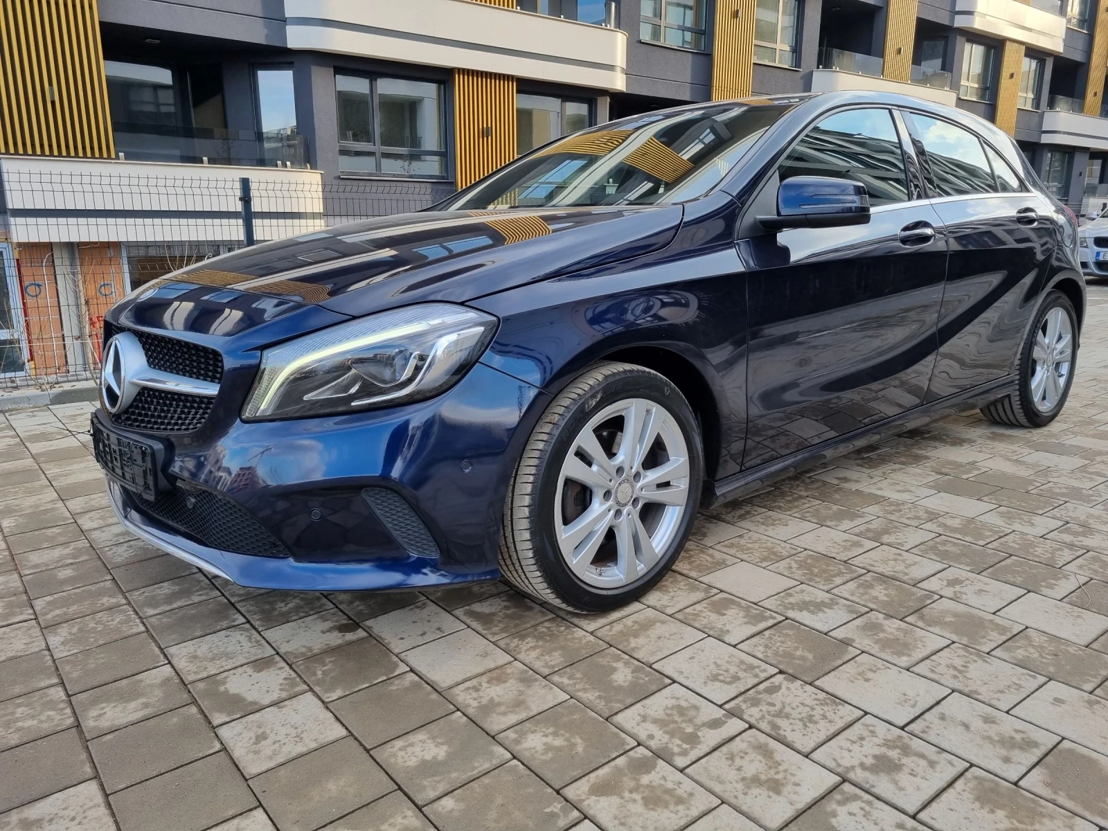 Mercedes-Benz A 180 AMG LINE - изображение 3
