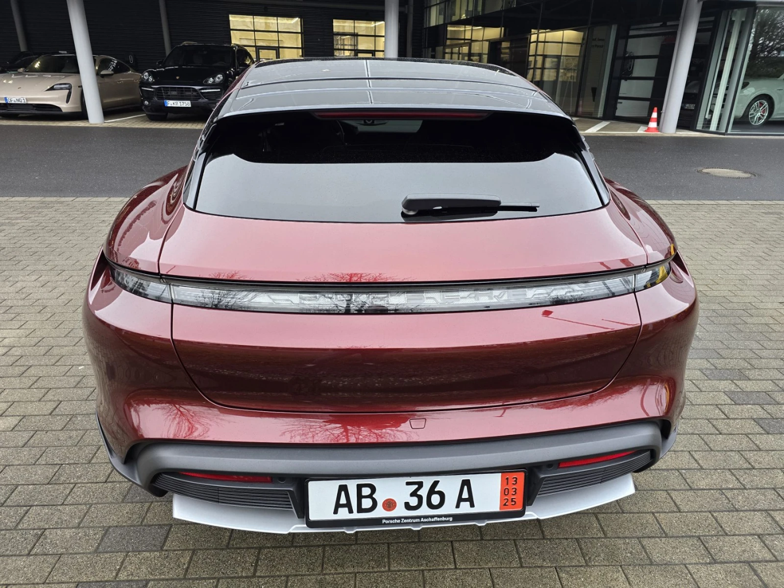 Porsche Taycan TAYCAN 4 - изображение 6