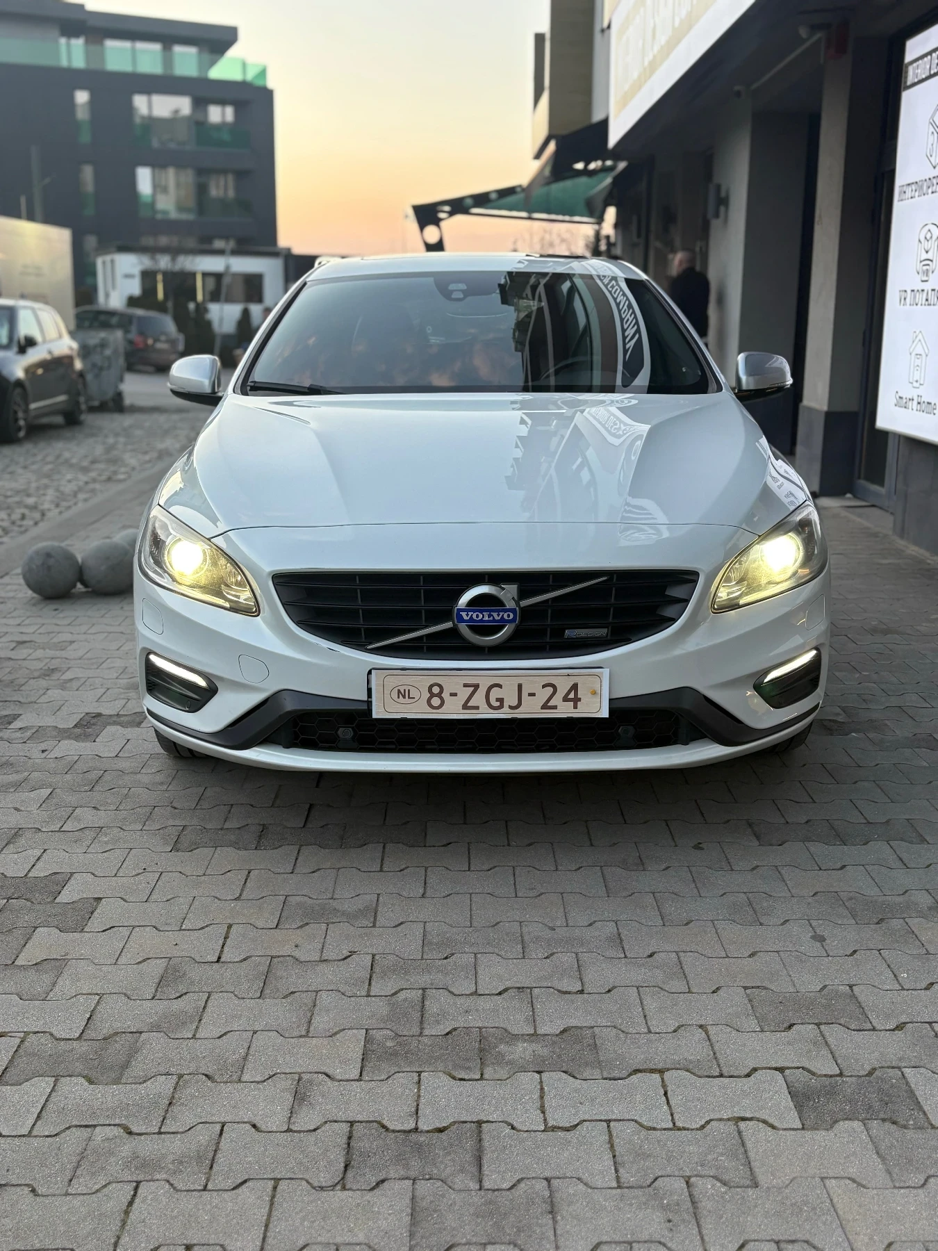 Volvo V60 PLUG IN HYBRID DIESEL, снимка 2 - Автомобили и джипове - 54095985
