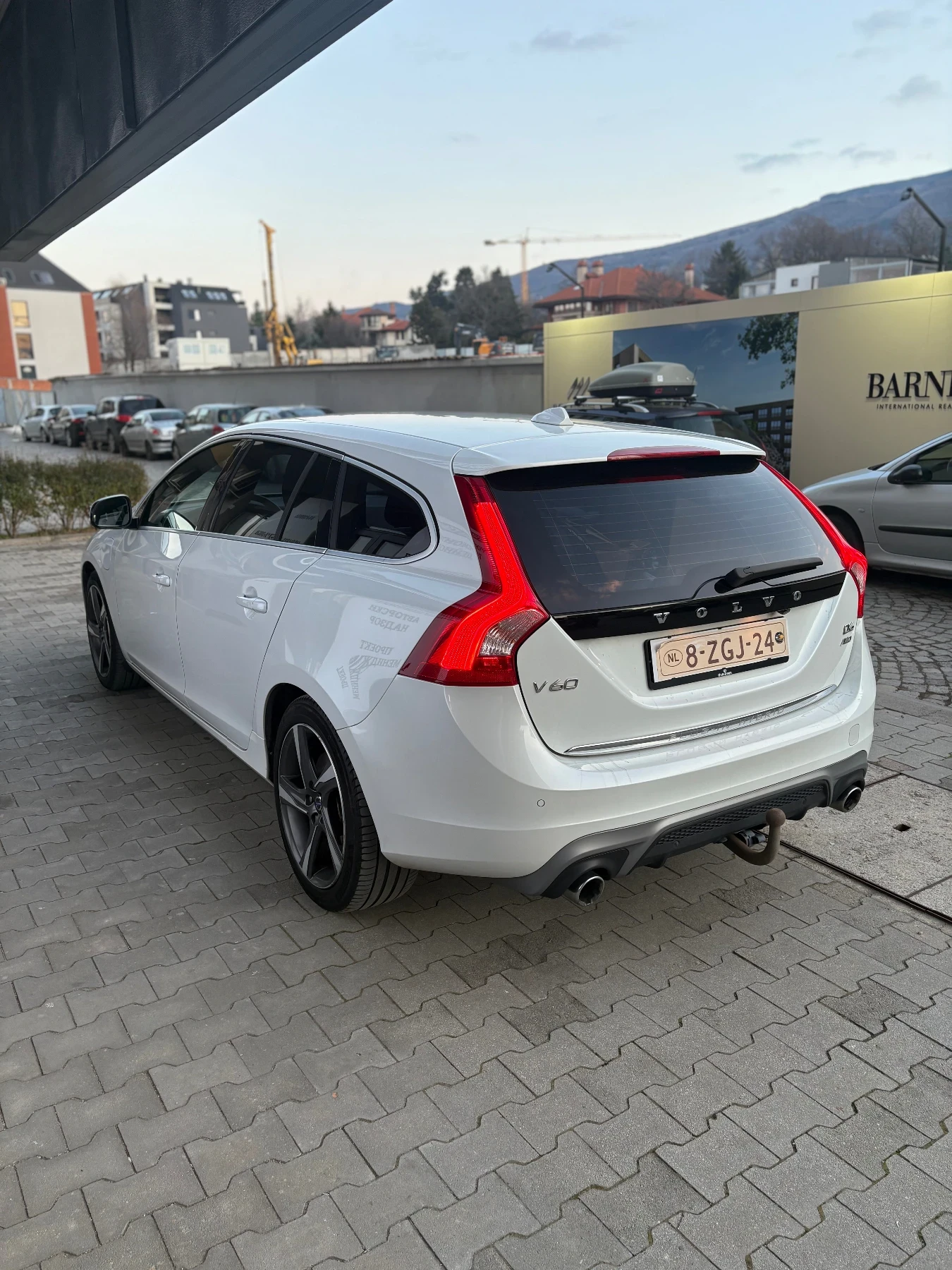 Volvo V60 PLUG IN HYBRID DIESEL, снимка 4 - Автомобили и джипове - 54095985