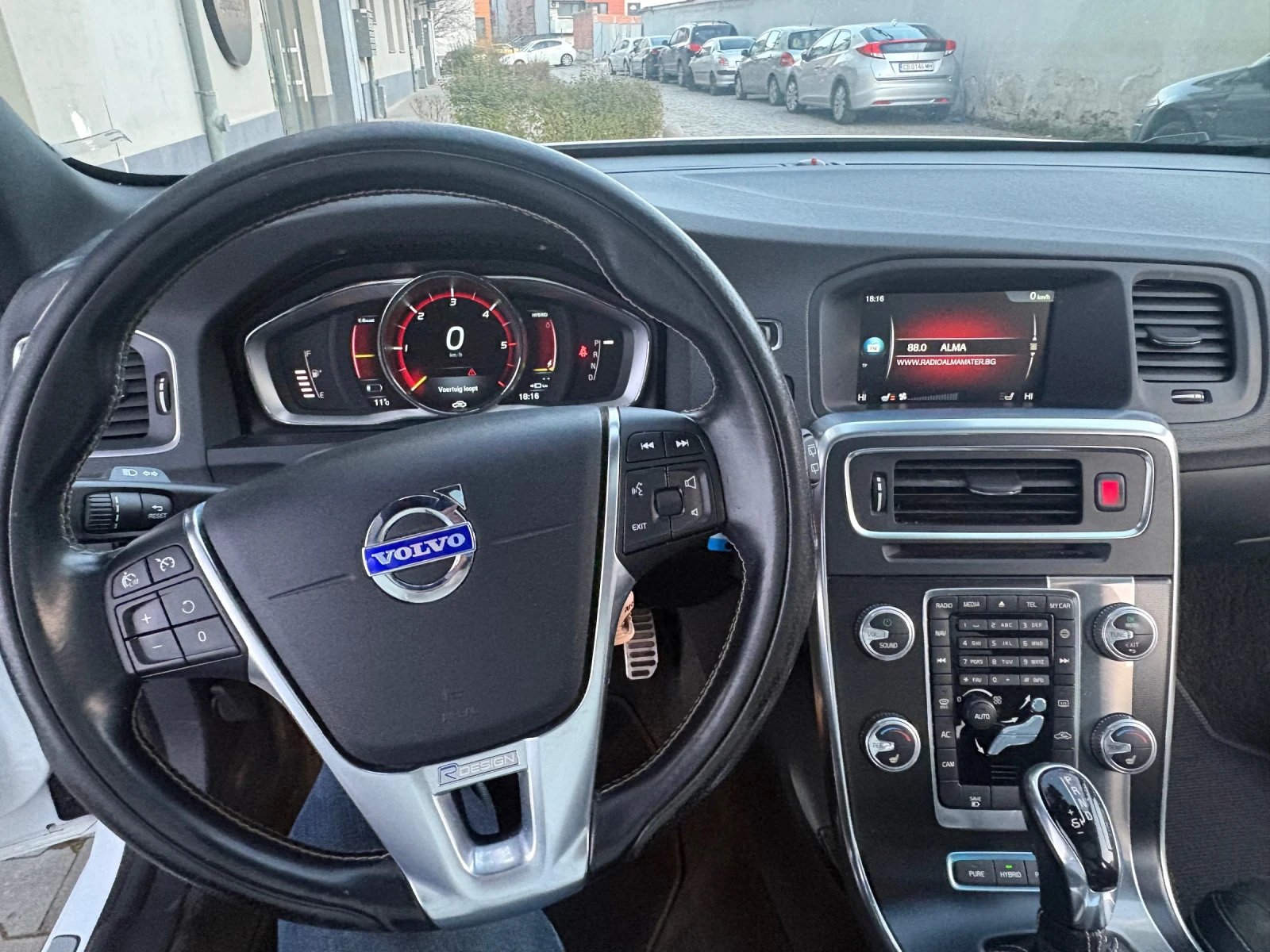 Volvo V60 PLUG IN HYBRID DIESEL, снимка 7 - Автомобили и джипове - 54095985