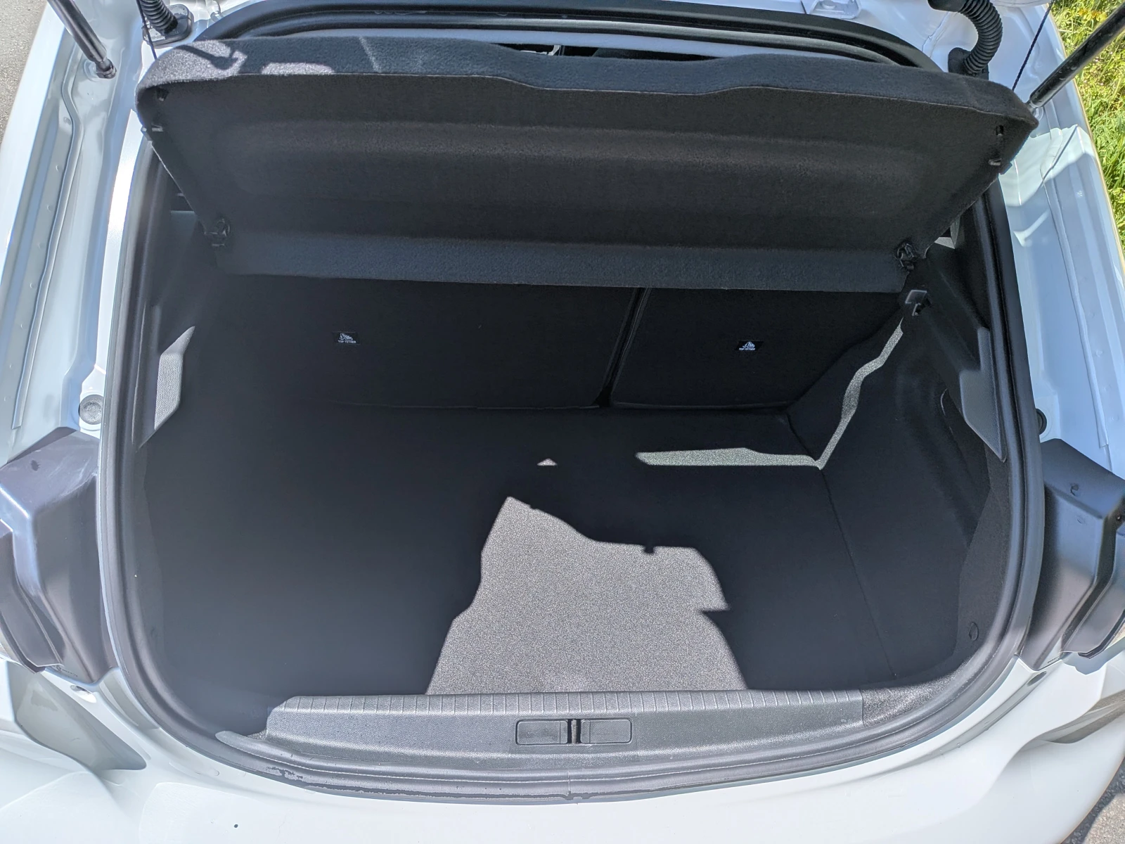 Peugeot 208 HYBRID, снимка 10 - Автомобили и джипове - 54456765