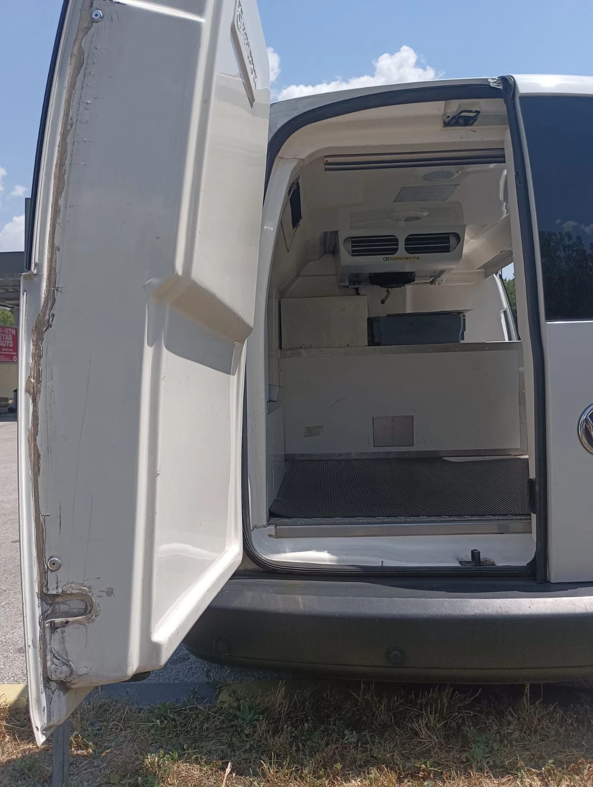 VW Caddy 1.6 Хладилен, снимка 16 - Автомобили и джипове - 55026967