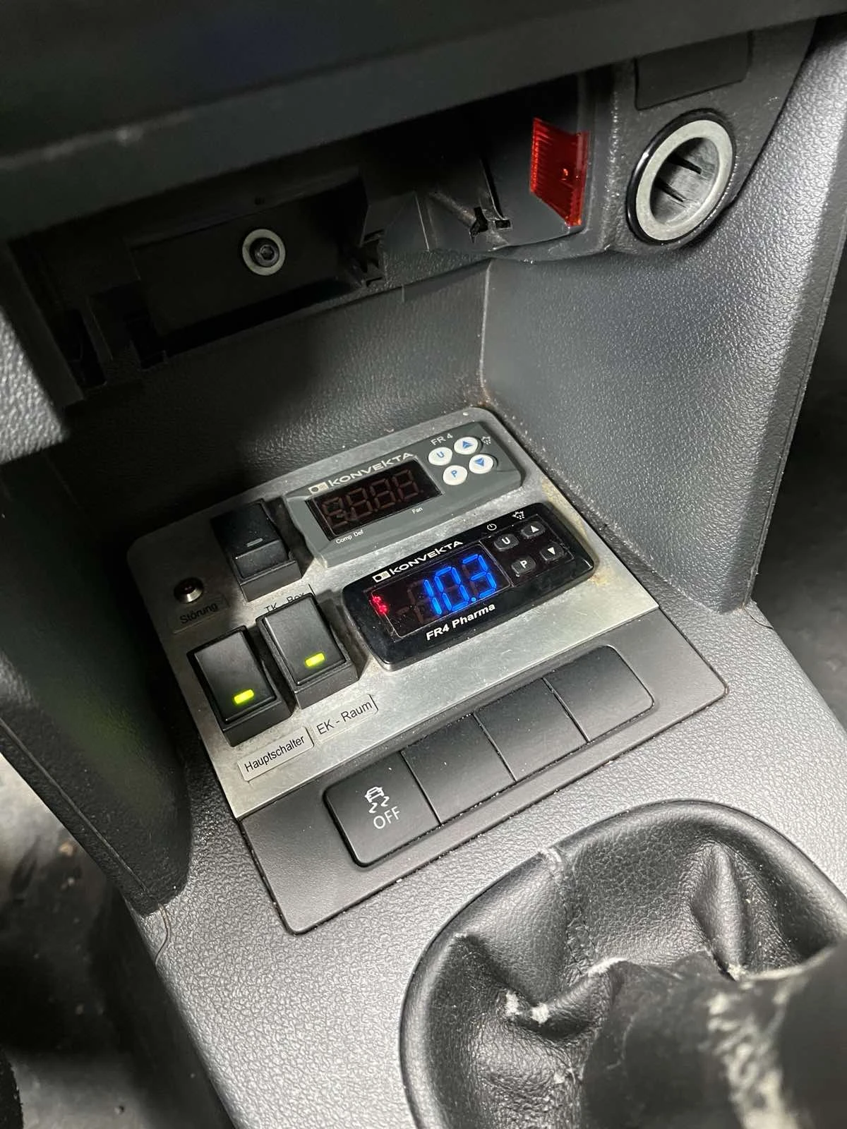 VW Caddy 1.6 Хладилен, снимка 10 - Автомобили и джипове - 54681977
