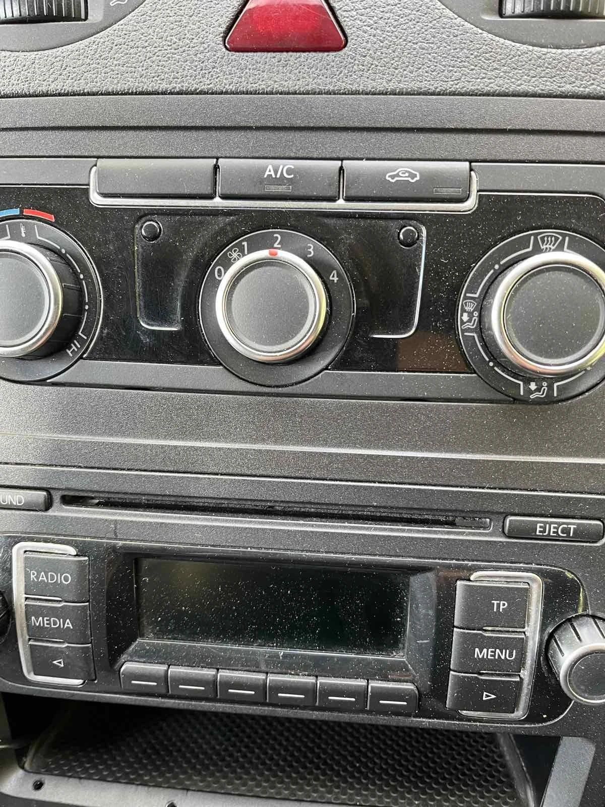 VW Caddy 1.6 Хладилен, снимка 4 - Автомобили и джипове - 54681977