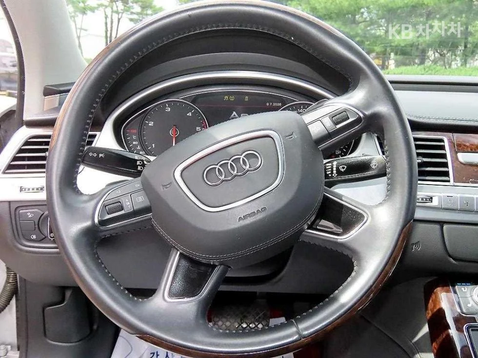 Audi A8 4.2TDI LWB * FIRST CLASS* EKPAHИ * КРАЙНА ЦЕНА* , снимка 8 - Автомобили и джипове - 55896453