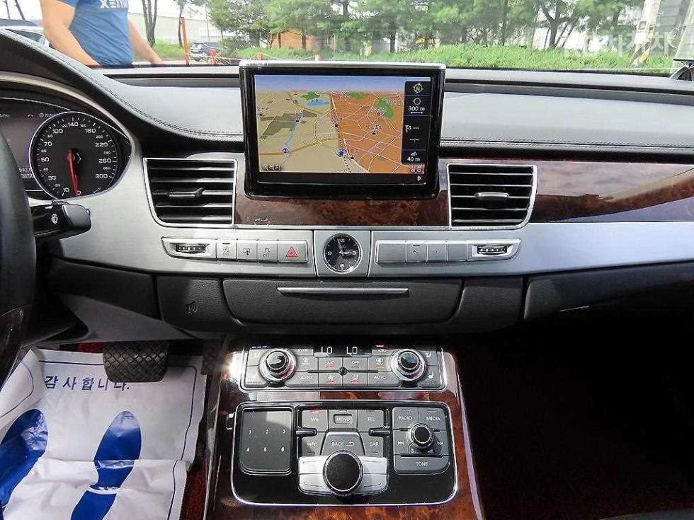 Audi A8 4.2TDI LWB * FIRST CLASS* EKPAHИ * КРАЙНА ЦЕНА* , снимка 10 - Автомобили и джипове - 55896453