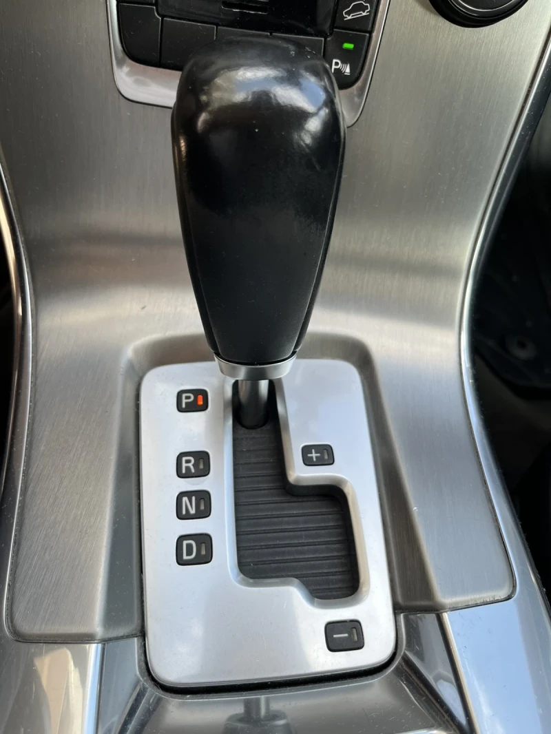 Volvo XC60 D3, снимка 12 - Автомобили и джипове - 52642275