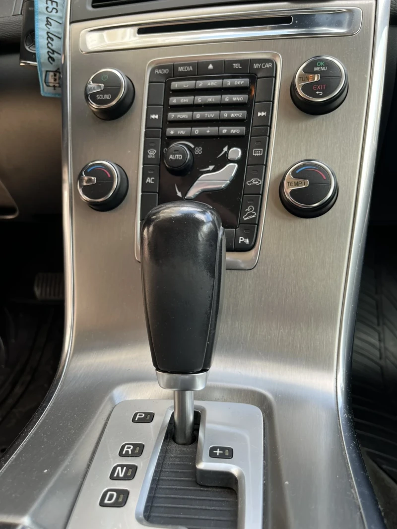 Volvo XC60 D3, снимка 10 - Автомобили и джипове - 52642275