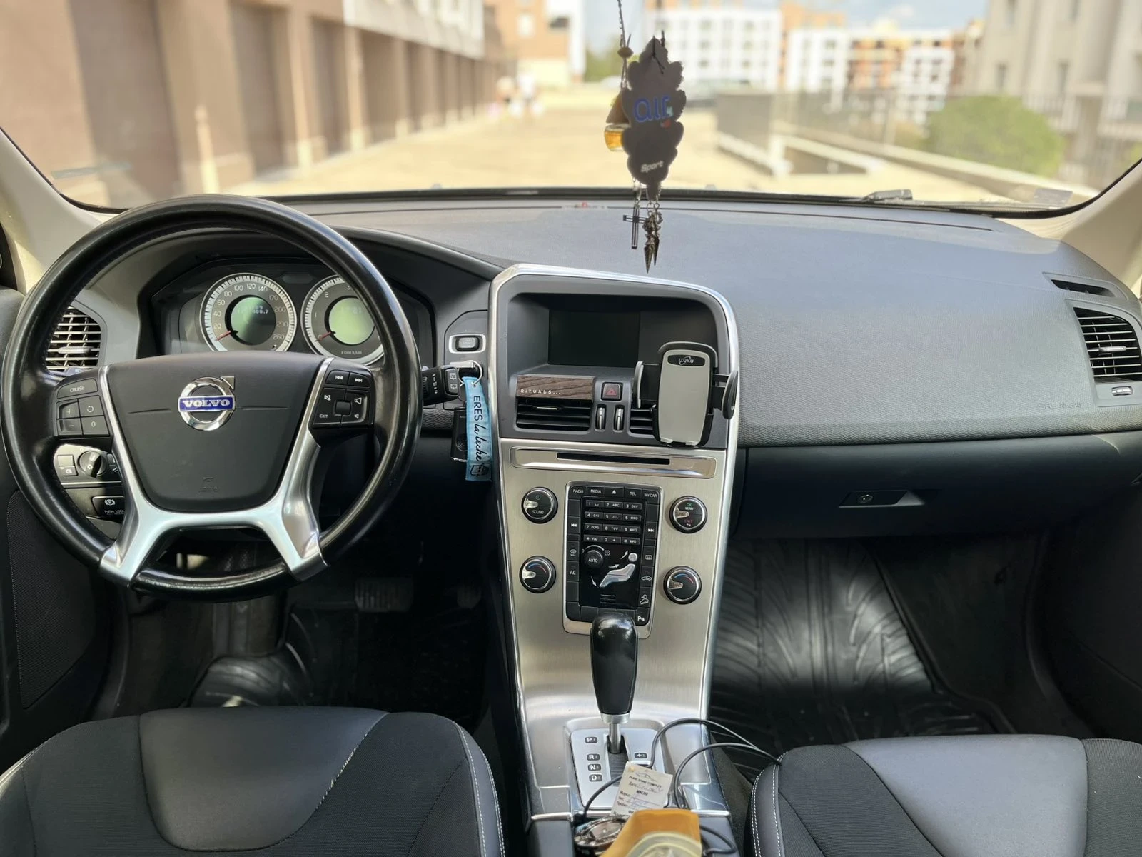 Volvo XC60 D3 - изображение 8