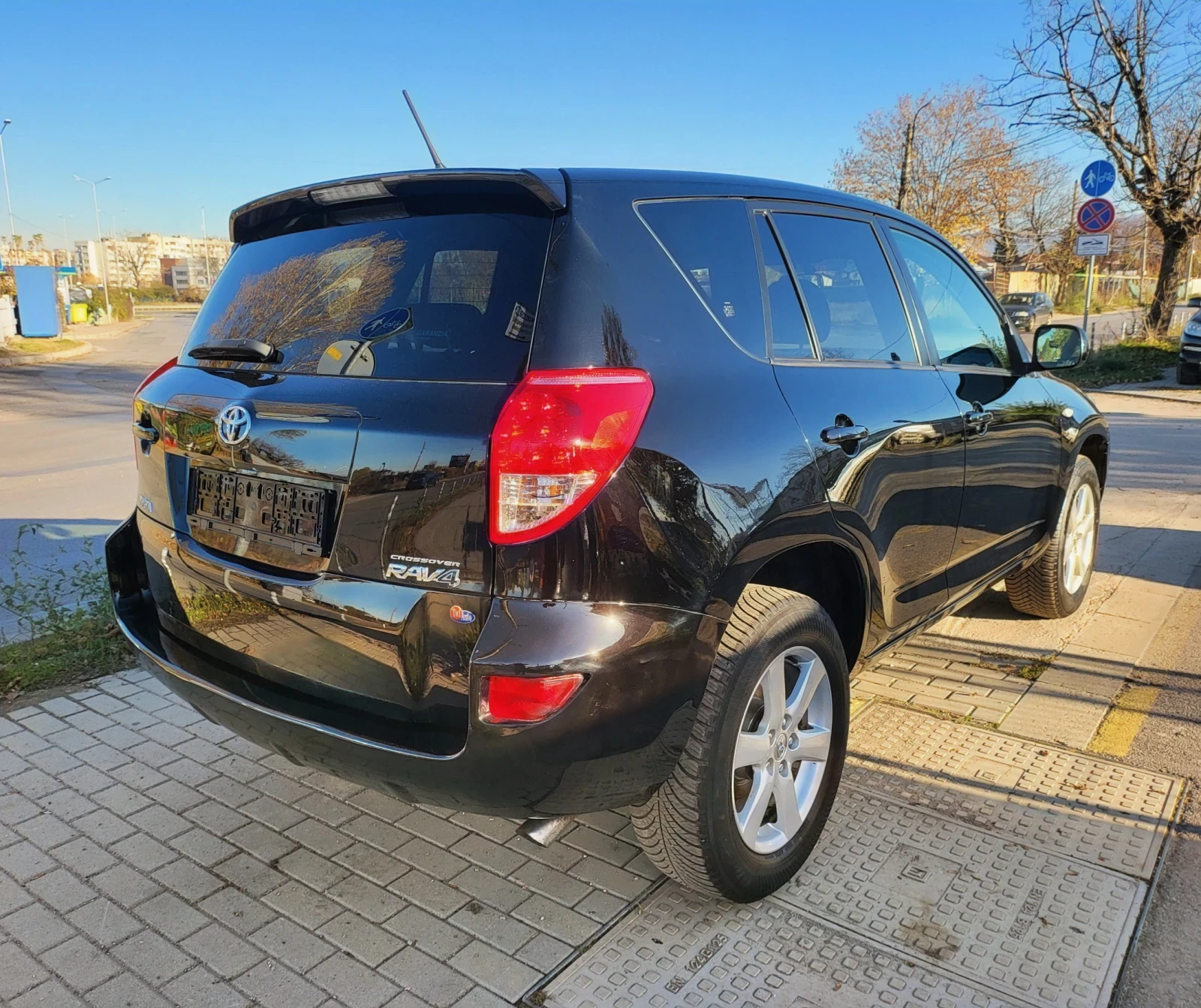 Toyota Rav4 2.0i AWD 152k.s EXECUTIVE  - КАТО НОВА! - изображение 4