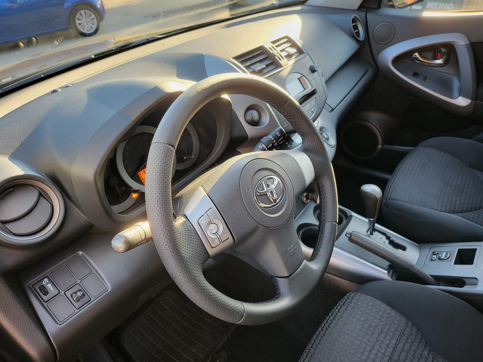 Toyota Rav4 2.0i AWD 152k.s EXECUTIVE  - КАТО НОВА! - изображение 8