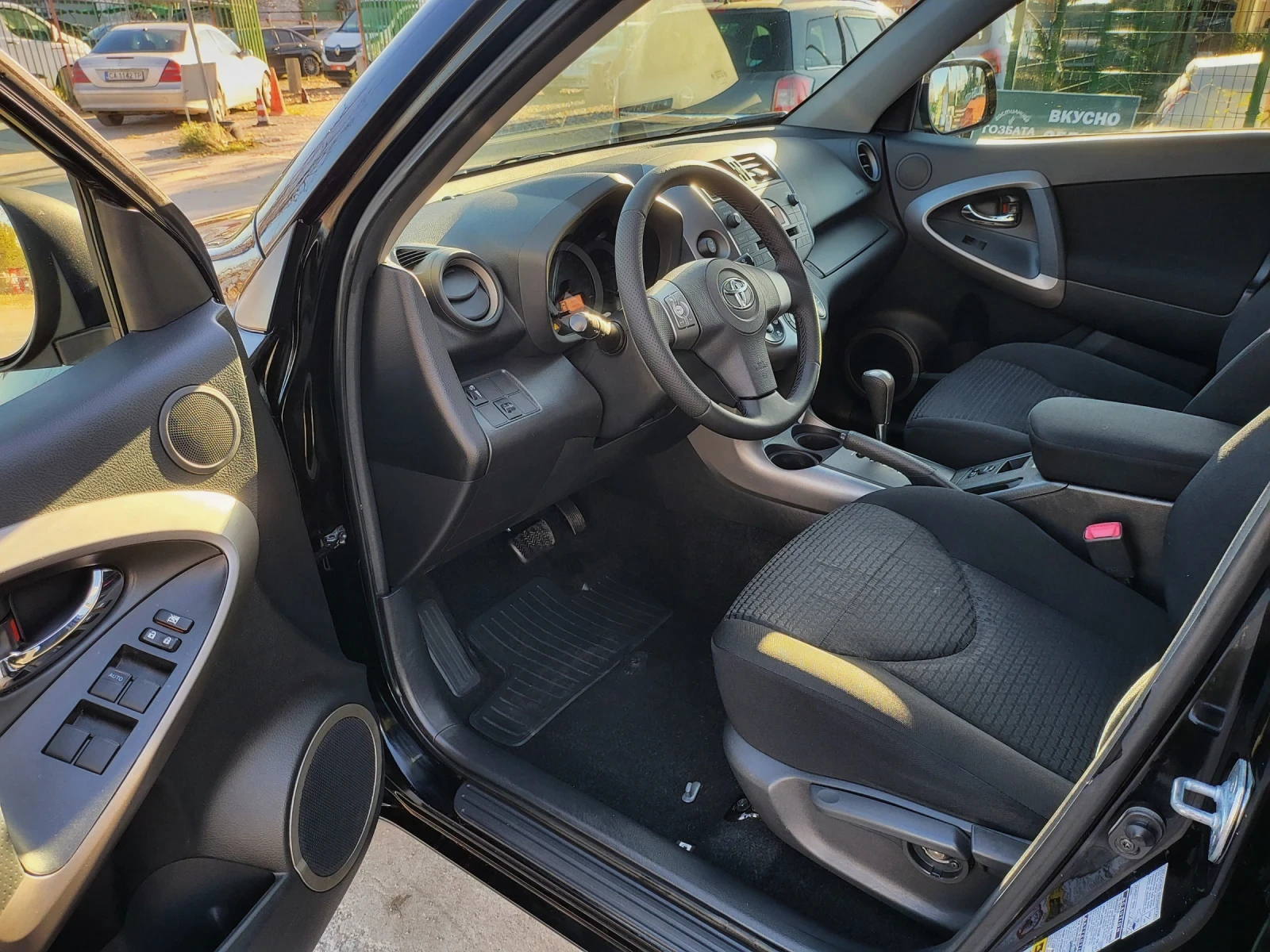 Toyota Rav4 2.0i AWD 152k.s EXECUTIVE  - КАТО НОВА! - изображение 7