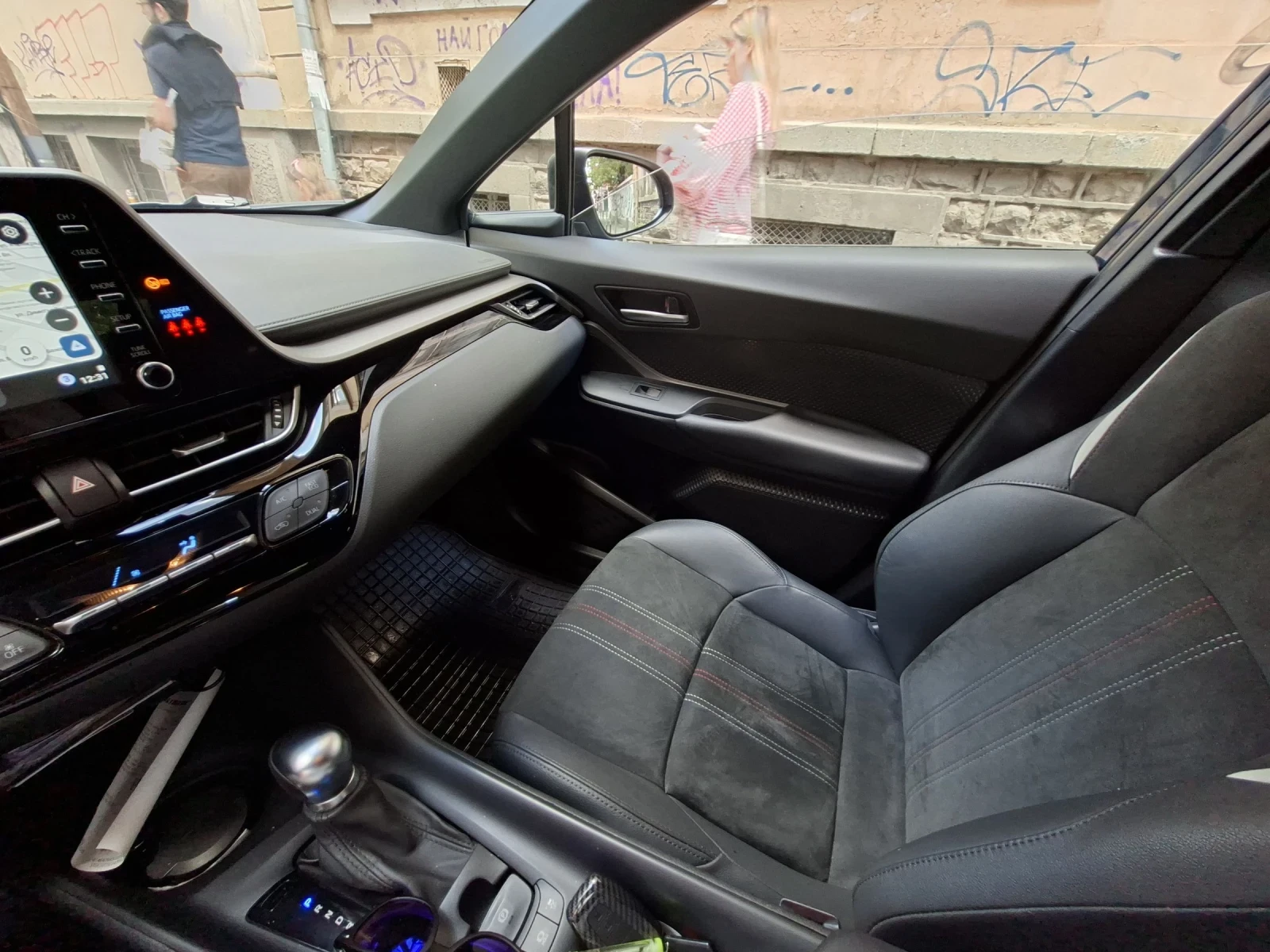 Toyota C-HR, снимка 13 - Автомобили и джипове - 54670476