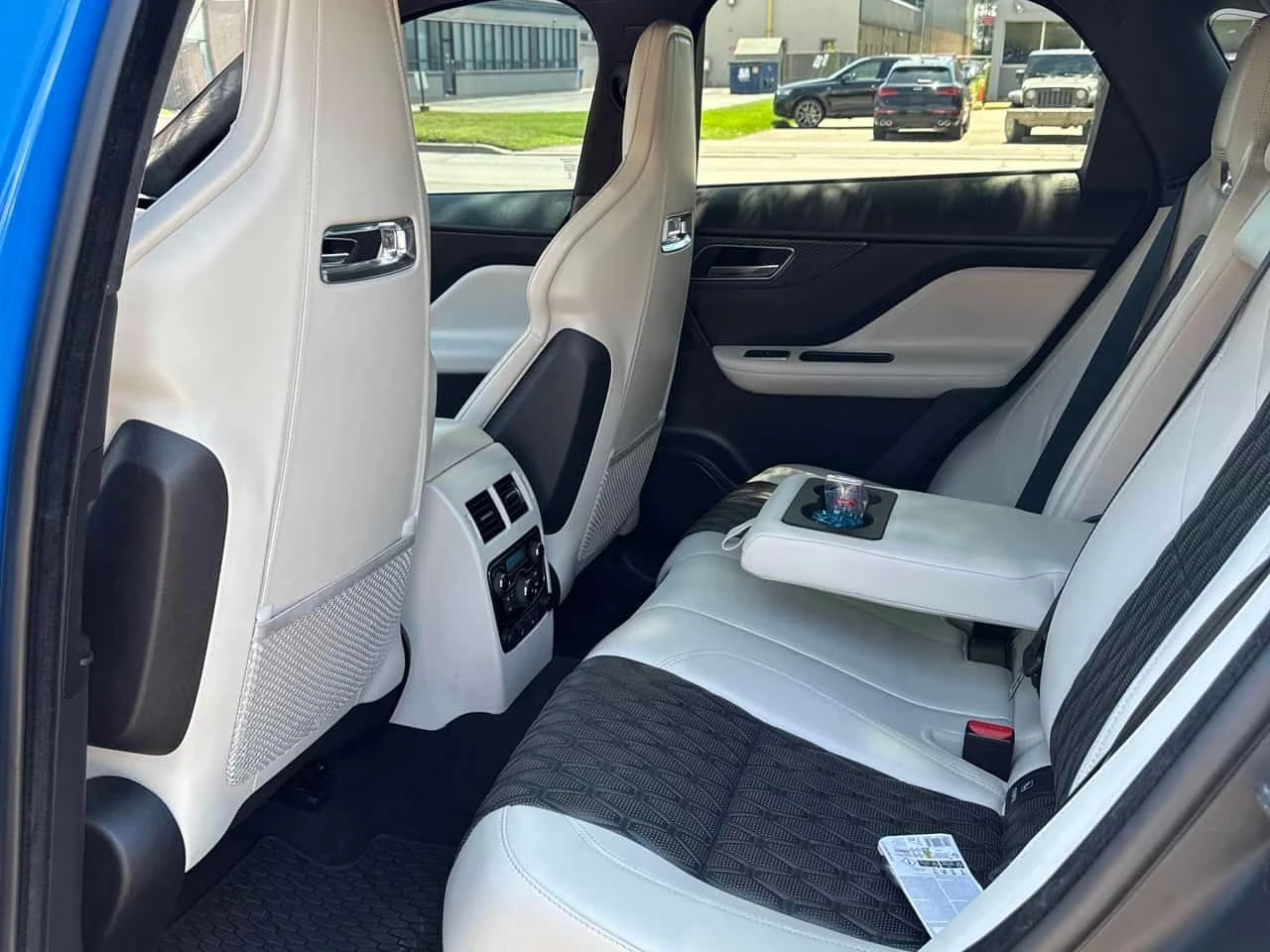 Jaguar F-PACE * SVR * CARFAX * ОПЦИЯ ЗА ФИНАНСИРАНЕ , снимка 13 - Автомобили и джипове - 55246318