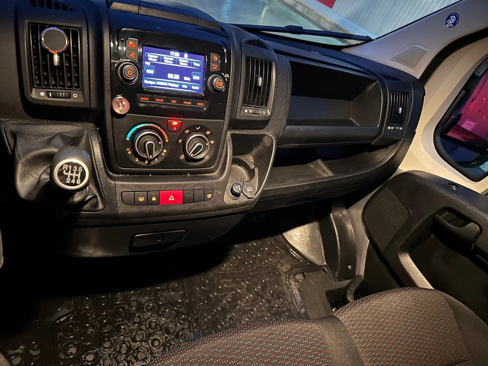 Opel Movano 2.2 L2H2 - изображение 10