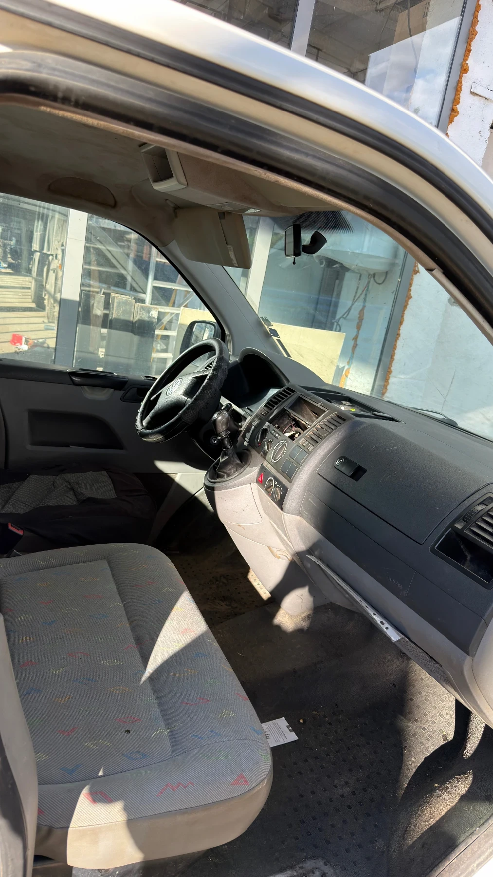 VW T5 1.9 105 коня климатик, снимка 6 - Бусове и автобуси - 54942802