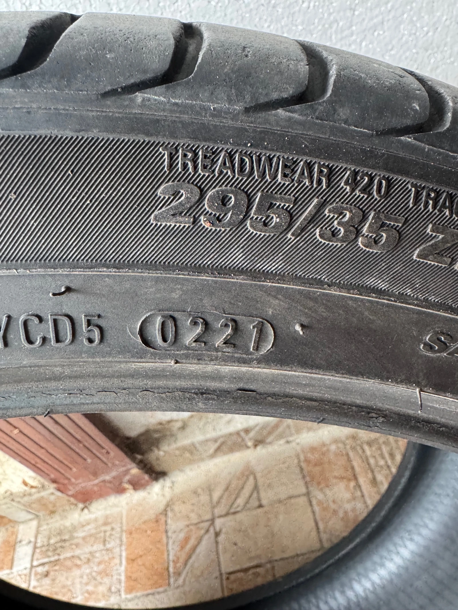 Гуми Летни 295/35R21, снимка 11 - Гуми и джанти - 54090967