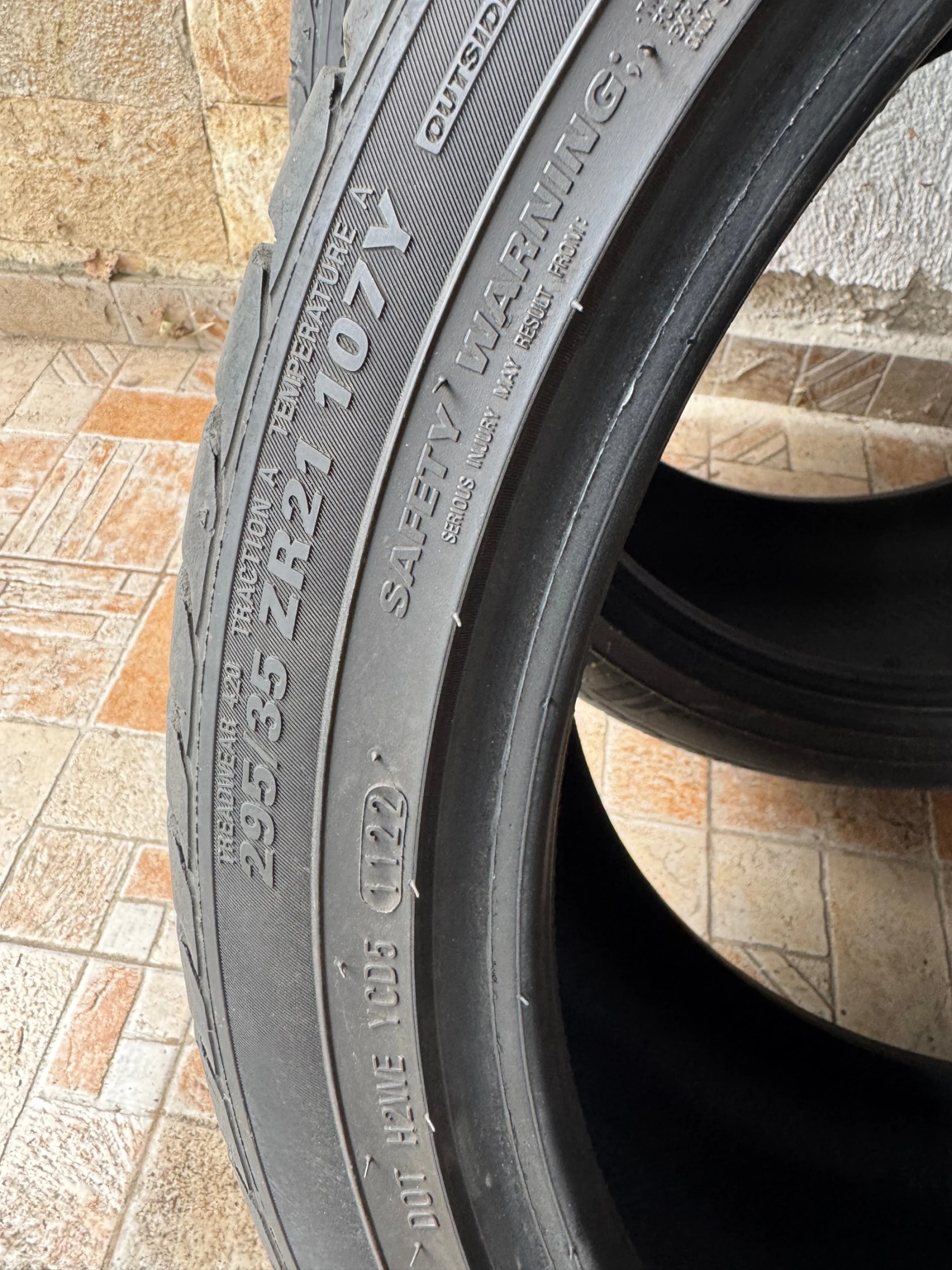 Гуми Летни 295/35R21, снимка 8 - Гуми и джанти - 54090967