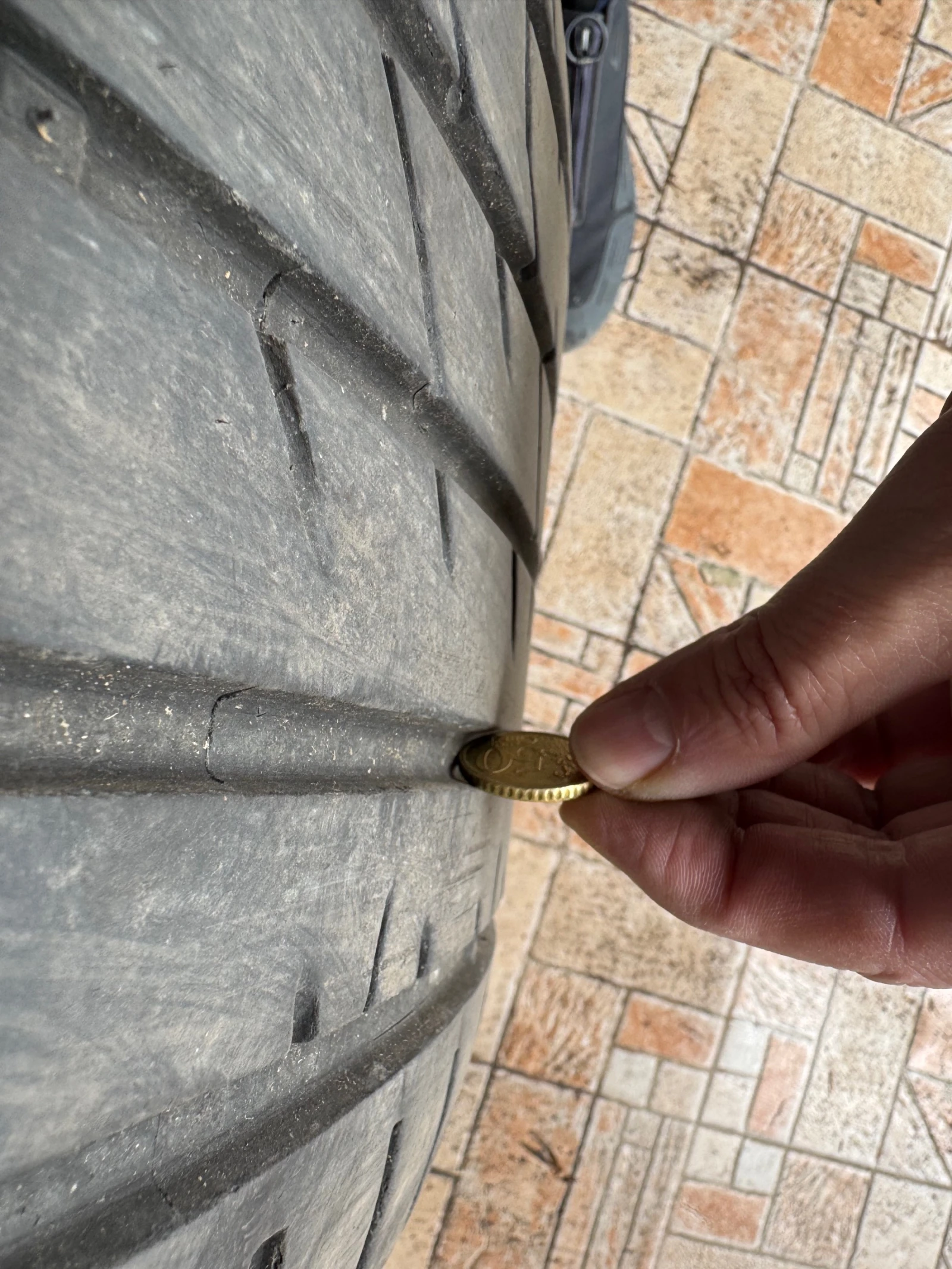 Гуми Летни 295/35R21, снимка 12 - Гуми и джанти - 54090967