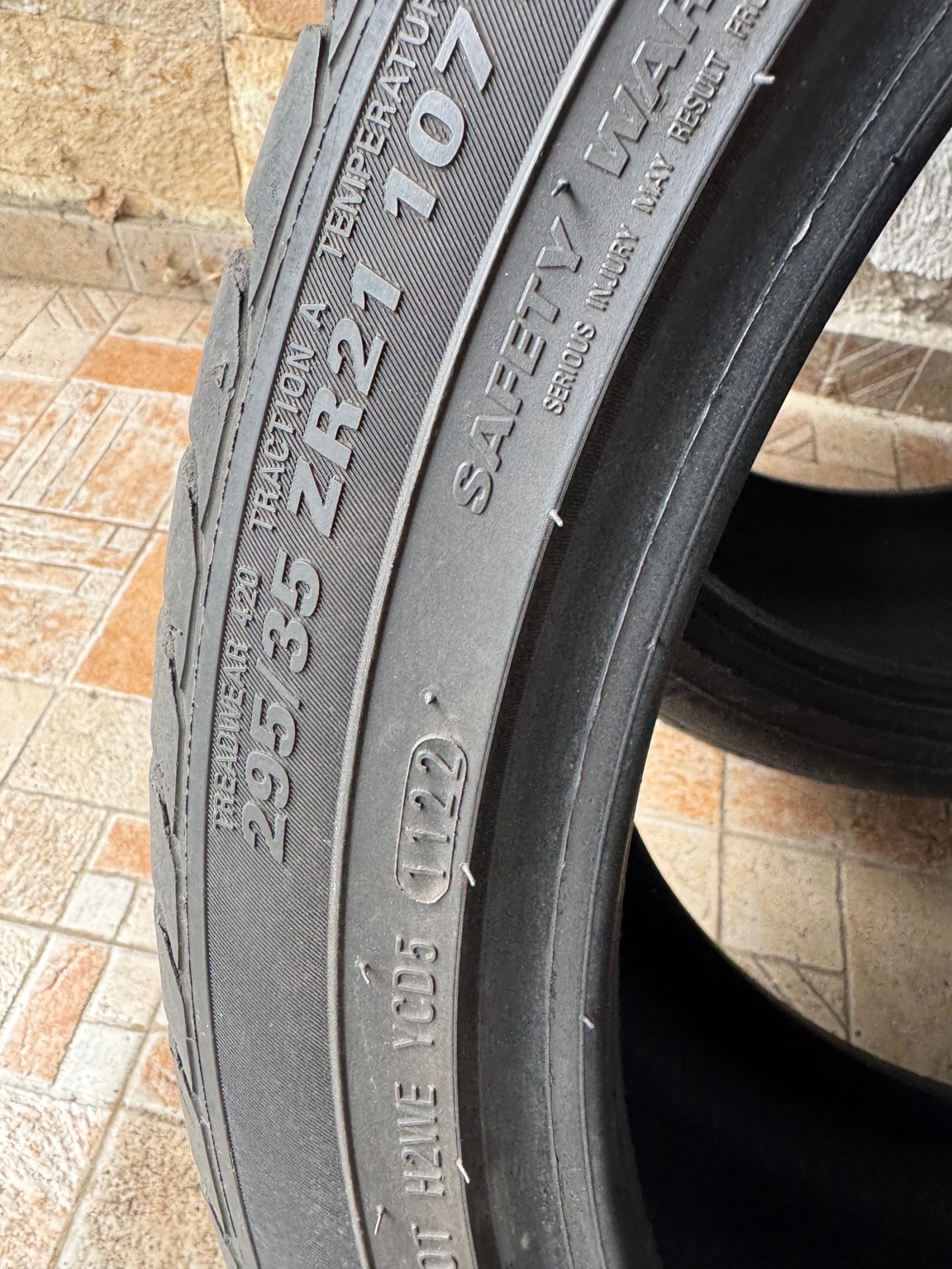 Гуми Летни 295/35R21, снимка 9 - Гуми и джанти - 54090967