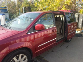 Chrysler Town and Country, снимка 3