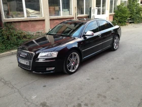 Audi S8 V10
