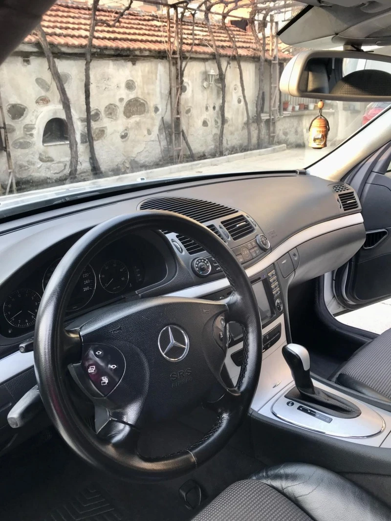 Mercedes-Benz E 270, снимка 7 - Автомобили и джипове - 47263372