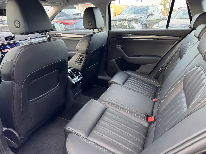 Skoda Superb 2.0TDI ACC Digital Cockpit Facelift Line Assist, снимка 13 - Автомобили и джипове - 47419433