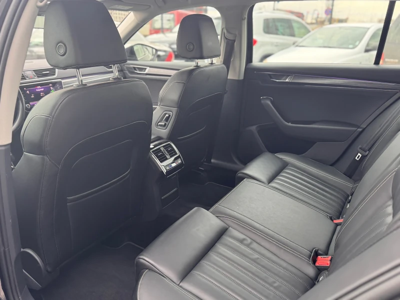 Skoda Superb 2.0TDI ACC Digital Cockpit Facelift Line Assist, снимка 13 - Автомобили и джипове - 47419433