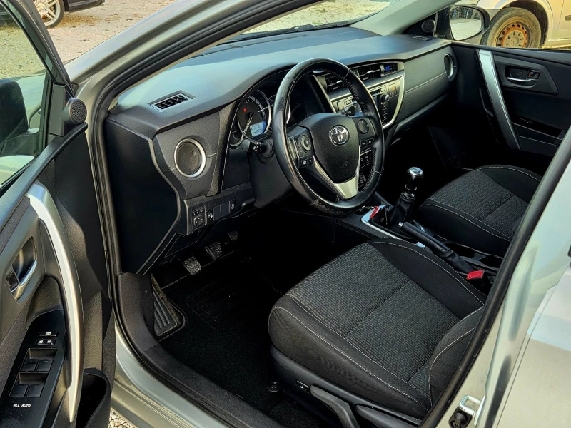 Toyota Auris 1.6, снимка 6 - Автомобили и джипове - 52639470
