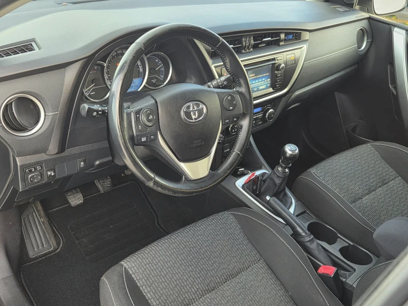 Toyota Auris 1.6, снимка 7 - Автомобили и джипове - 52639470
