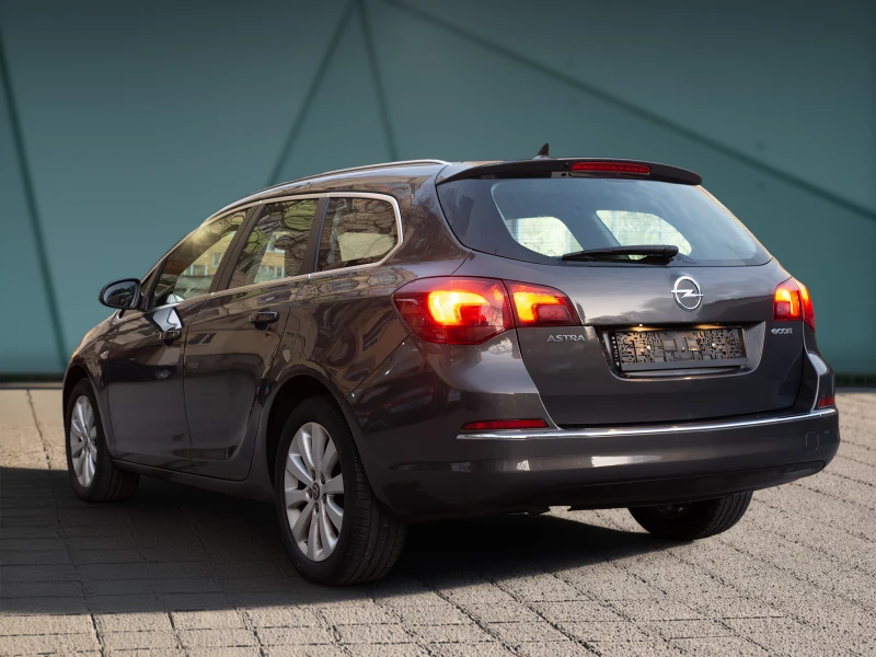 Opel Astra 1.6CDTI * FACE* , снимка 4 - Автомобили и джипове - 53126492