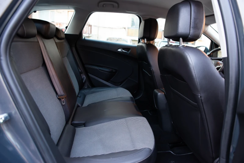 Opel Astra 1.6CDTI * FACE* , снимка 16 - Автомобили и джипове - 53126492