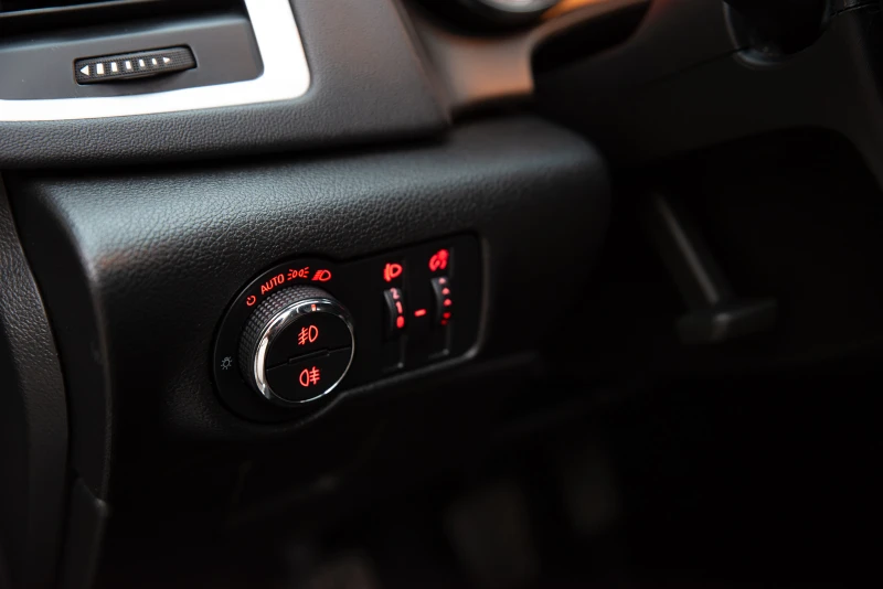 Opel Astra 1.6CDTI * FACE* , снимка 9 - Автомобили и джипове - 53126492