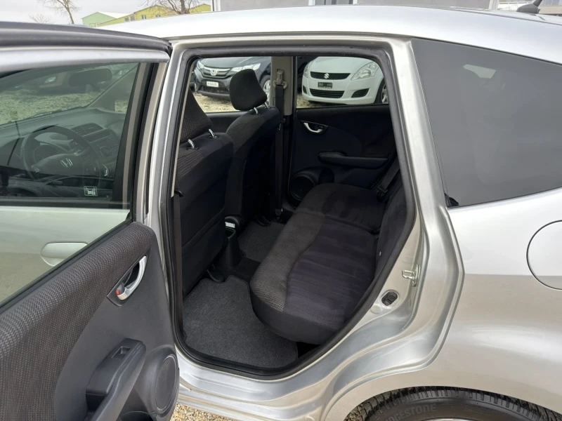 Honda Jazz 1.4i Automat, снимка 15 - Автомобили и джипове - 53220915