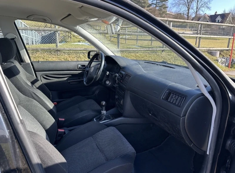 VW Golf 1.8T - GTI - 180к.с. - SWISS - 6 скорости - XENON, снимка 5 - Автомобили и джипове - 53488877