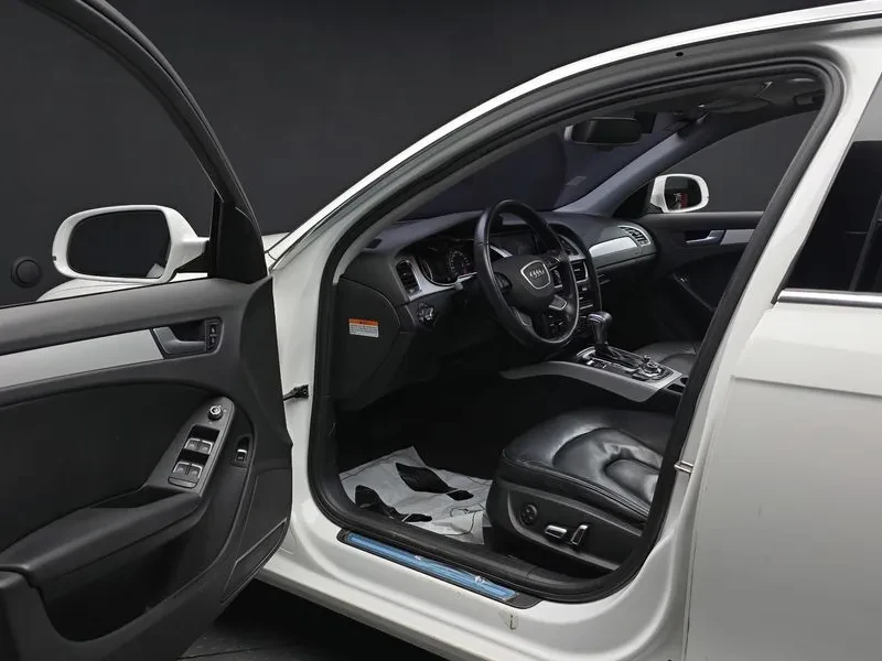 Audi A4 2.0 TDI, снимка 10 - Автомобили и джипове - 53887543