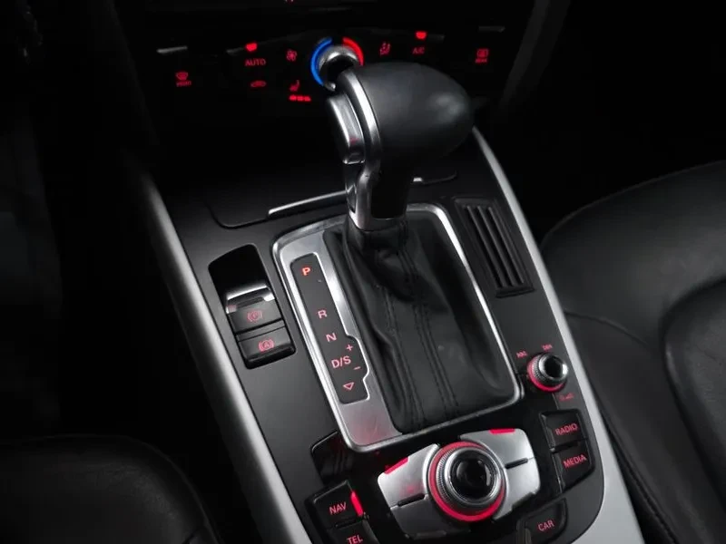 Audi A4 2.0 TDI, снимка 9 - Автомобили и джипове - 53887543