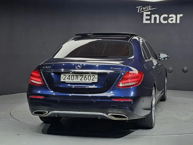 Mercedes-Benz E 300 E300 4MATIC AMG Line| 258к.с.| ВКЛ.ТЕХНОТЕСТ, снимка 4 - Автомобили и джипове - 55701373