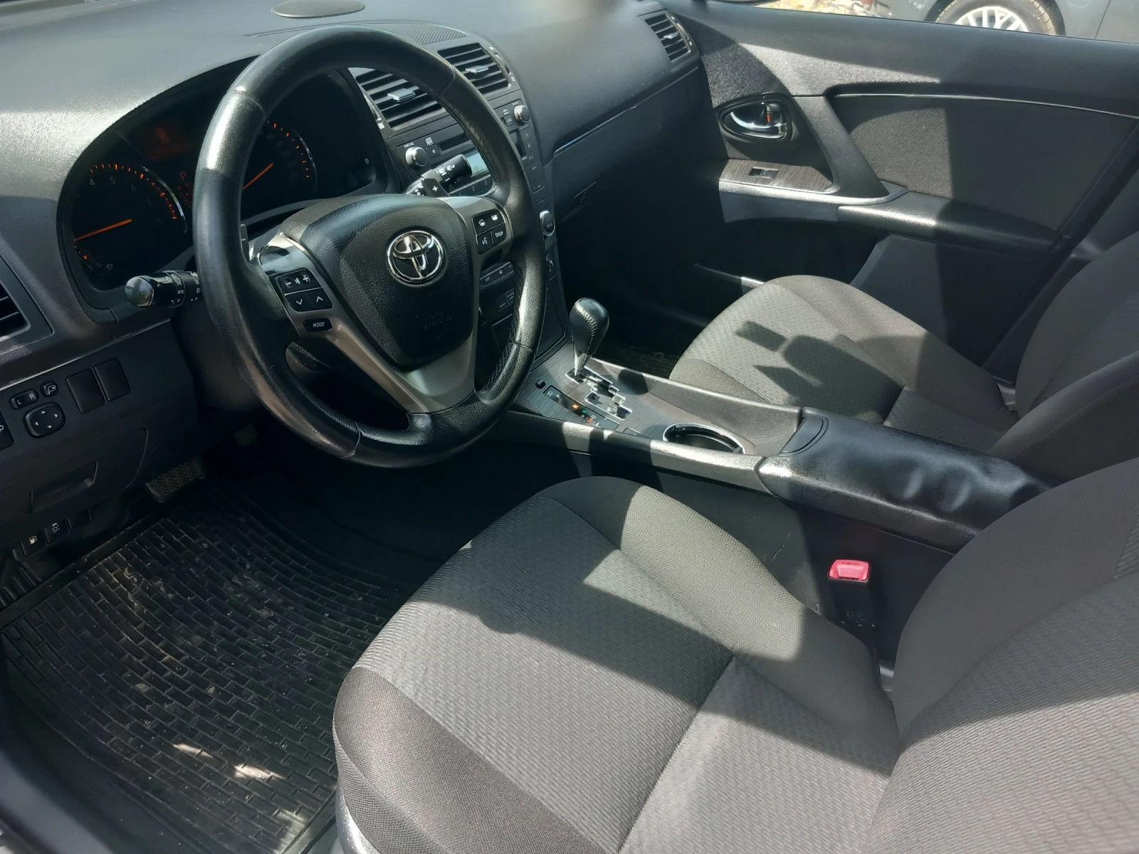Toyota Avensis 2.0 i  АВТОМАТИК - изображение 10