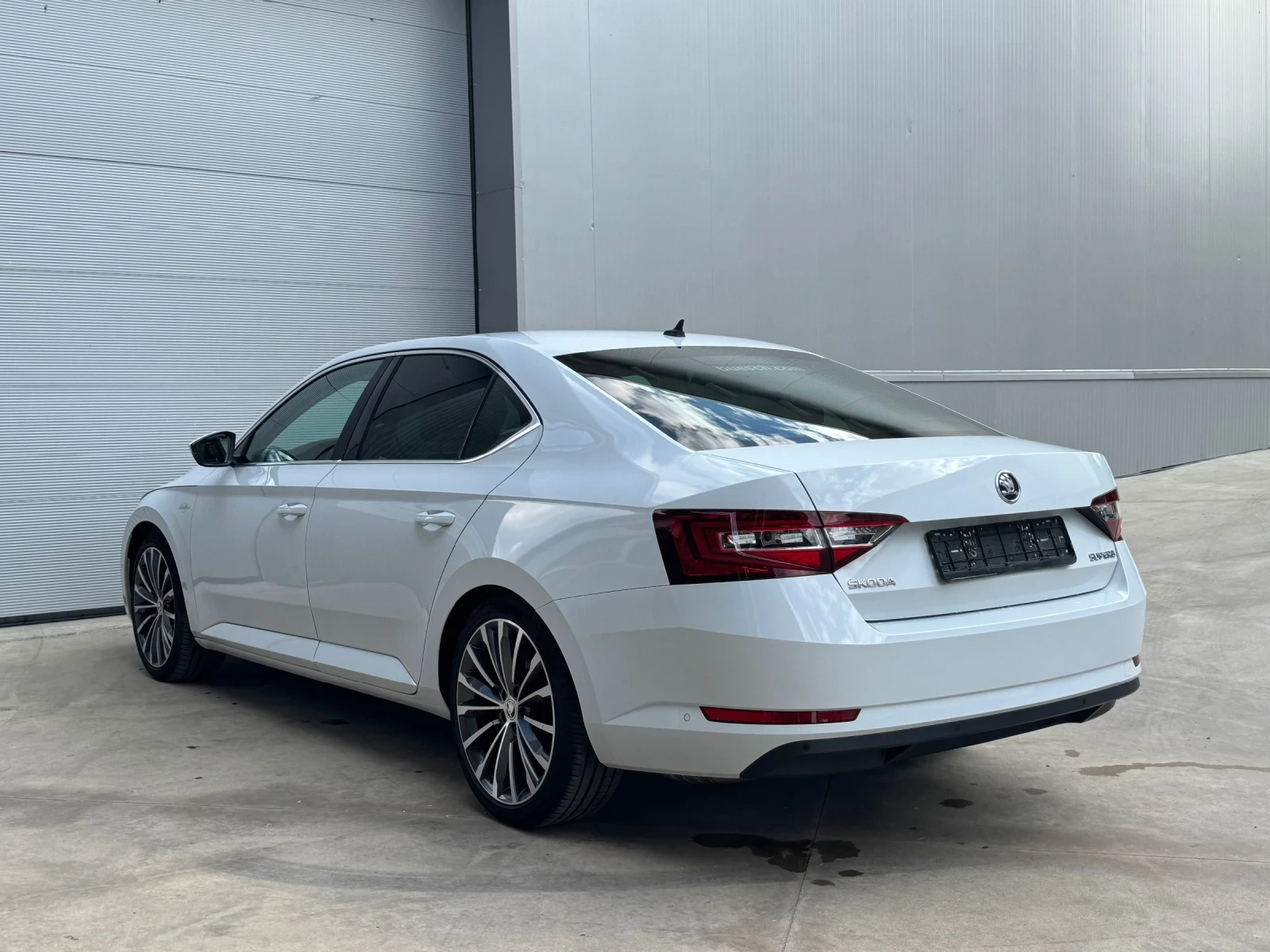 Skoda Superb Superb 2.0 TDI Laurin & Klement   - изображение 5