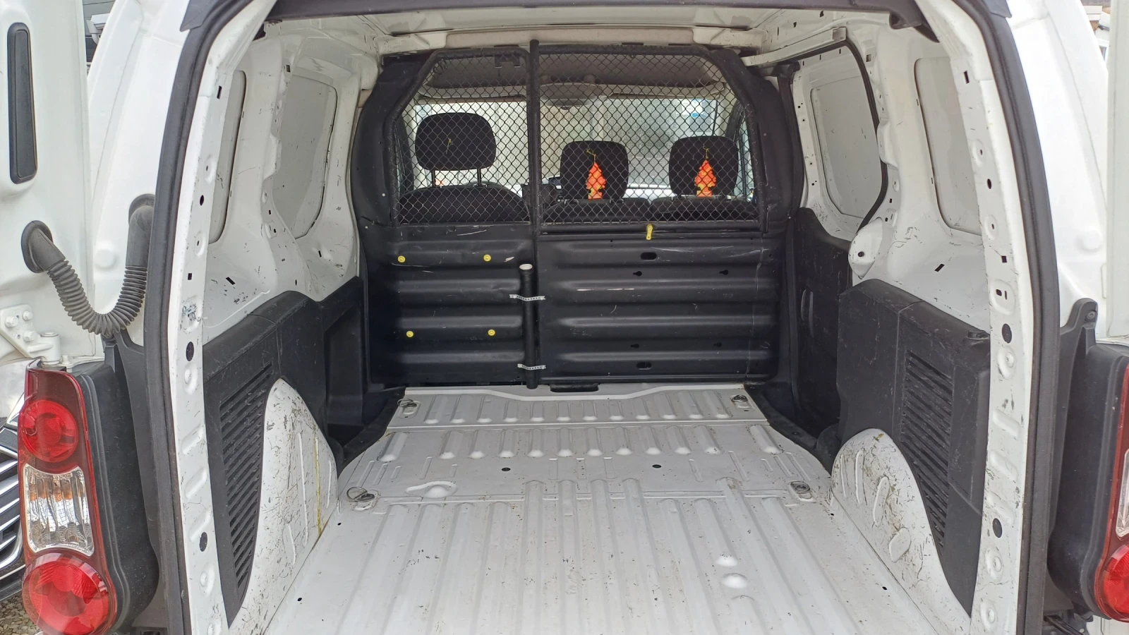 Citroen Berlingo 1.6HDI 3места Euro 6 - изображение 10